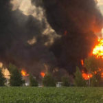 В Новомосковском районе горит нефтебеза. Трое человек госпитализированы